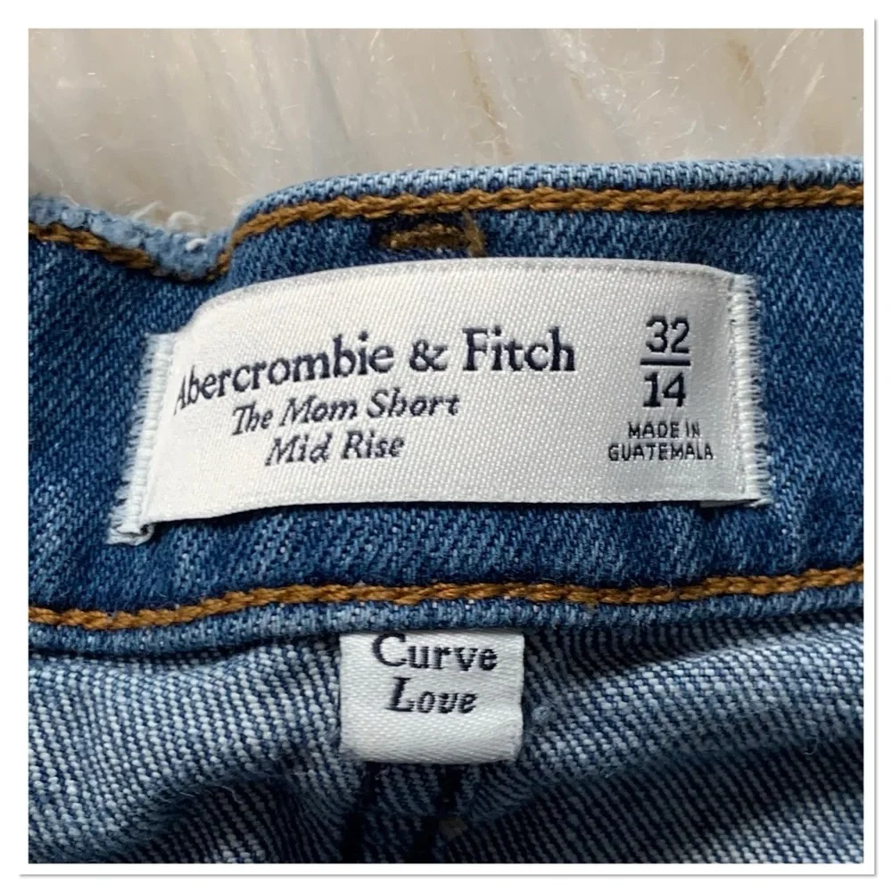 Abercrombie & Fitch Mid Rise Mom Short Jean Shorts Raw Hem Blue Size 32
